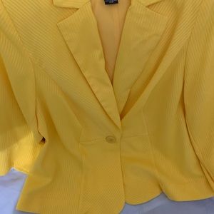 Light lined formal jacket for any occasion